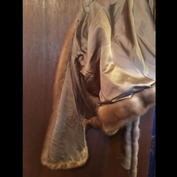 DISCOUNTED/ Mink Wrap and mink belt/Neiman Marcus - Picture 5 of 9